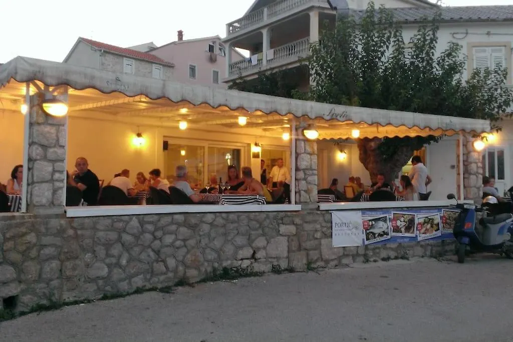 Apartment In Green And Quite Area, Close To Beach Silo  0*, Silo (Krk) Croatia