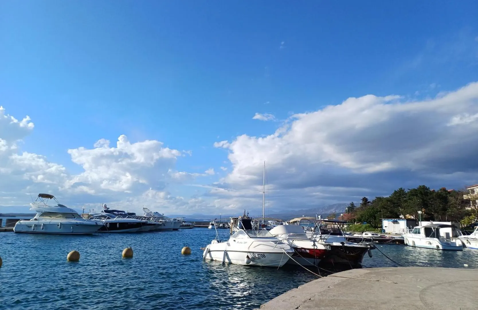 Apartment In Green And Quite Area, Close To Beach Silo  0*, Silo (Krk) Croatia