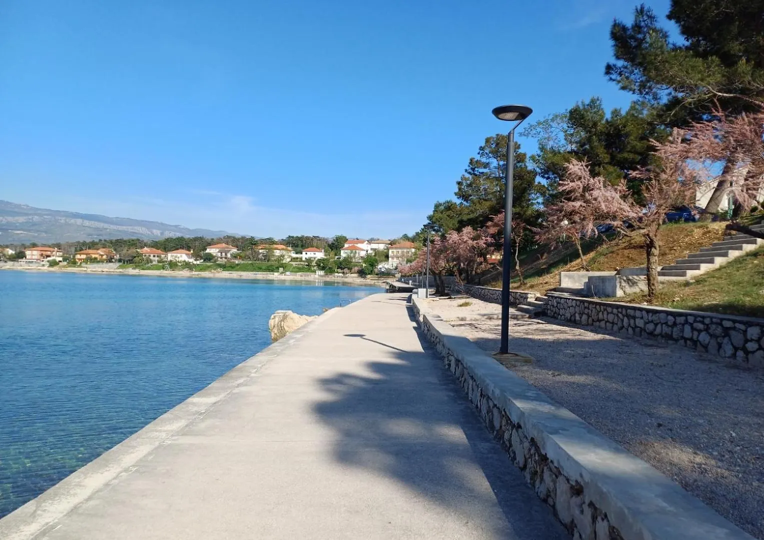 Apartment In Green And Quite Area, Close To Beach Silo  0*, Silo (Krk)